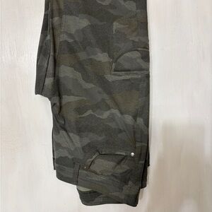 Kuhl Women's Green Gray Camouflage Straight Leg Pants 8